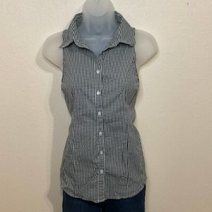 Jennifer & Grace checkered sleeveless top. Size M.
